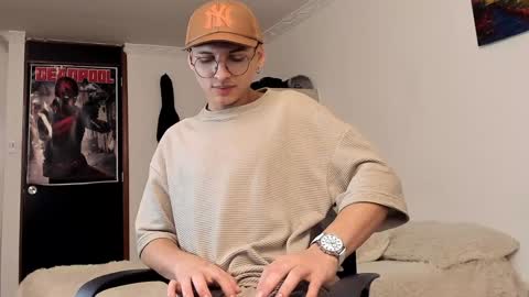 alejo online show from December 24, 9:50 am