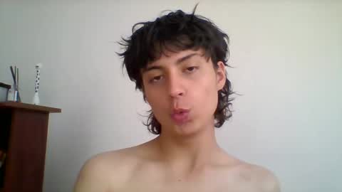 Snapshot of a_littlee_bear chatting on December 2, 12:18 pm a littlee bear online show from December 2, 12:18 pm