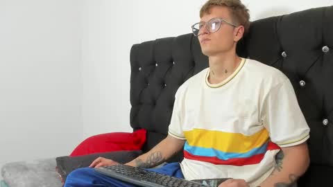 Snapshot of a_sexy_couple__ chatting on October 5, 9:13 pm A Sexy Couple online show from October 5, 9:13 pm