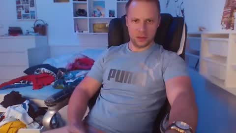 Long distance cumshot online show from December 9, 9:28 am