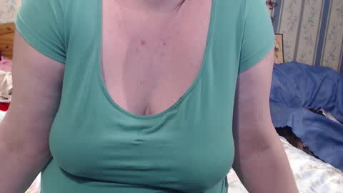 Snapshot of aamarillis chatting on November 9, 9:57 pm NINA online show from November 9, 9:57 pm