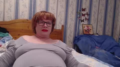 Snapshot of aamarillis chatting on November 17, 11:32 pm NINA online show from November 17, 11:32 pm