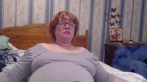 Snapshot of aamarillis chatting on December 3, 6:43 am NINA online show from December 3, 6:43 am