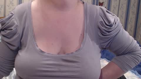 Snapshot of aamarillis chatting on December 5, 5:38 am NINA online show from December 5, 5:38 am