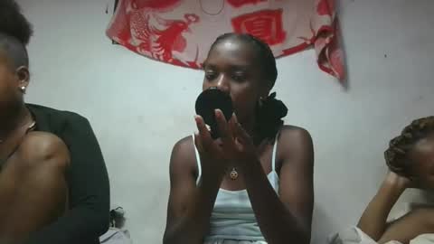 aangevelo online show from November 28, 9:39 pm