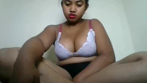 aariciah online show from April 27, 7:06 am