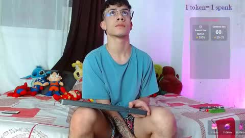 Snapshot of aaron_1806 chatting on November 30, 10:14 pm aaron online show from November 30, 10:14 pm