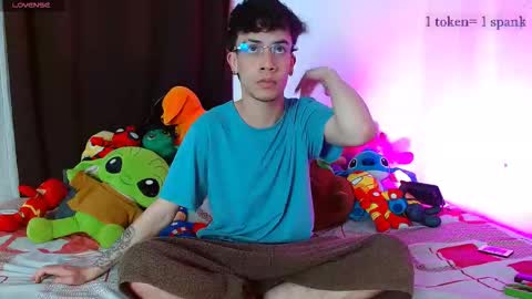 Snapshot of aaron_1806 chatting on December 18, 2:50 am aaron online show from December 18, 2:50 am