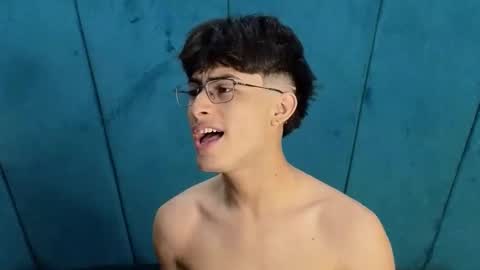 Aaron Ezequiel online show from November 6, 11:37 pm