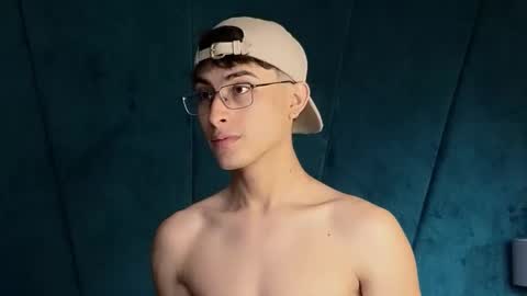 Aaron Ezequiel online show from November 8, 8:18 pm