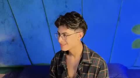 Aaron Ezequiel online show from November 15, 10:04 pm