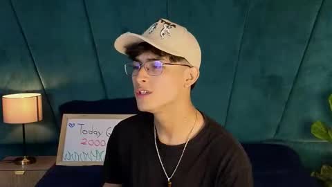 Aaron Ezequiel online show from December 3, 10:41 pm