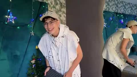 Aaron Ezequiel online show from December 5, 8:38 pm