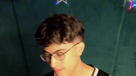 Aaron Ezequiel online show from December 20, 10:50 pm