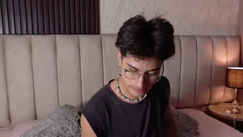 Aaron Ezequiel online show from January 7, 8:11 pm