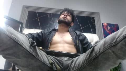 aaron_jones_1 online show from June 1, 1:57 pm