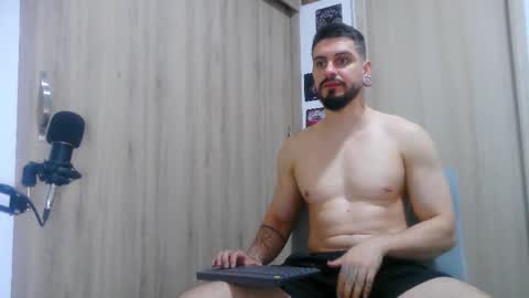 Aaron kwok online show from November 1, 1:51 am