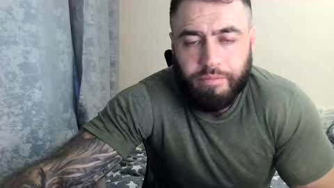 Snapshot of aaron_royal chatting on June 12, 3:33 pm Davin tayl online show from June 12, 3:33 pm