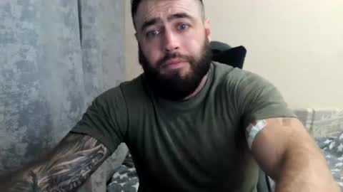 Snapshot of aaron_royal chatting on June 14, 3:47 pm Davin tayl online show from June 14, 3:47 pm