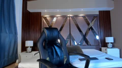 Aaron online show from December 6, 12:23 am