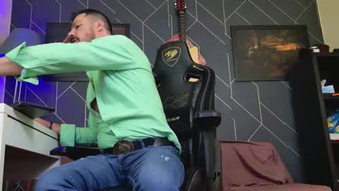 Aaron online show from December 5, 5:49 am