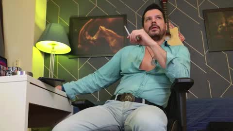 Snapshot of aaronbomer chatting on January 10, 9:41 pm Aaron online show from January 10, 9:41 pm