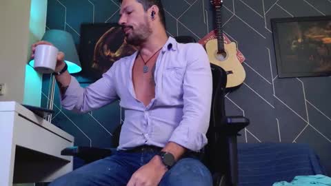 Snapshot of aaronbomer chatting on February 17, 5:15 am Aaron online show from February 17, 5:15 am