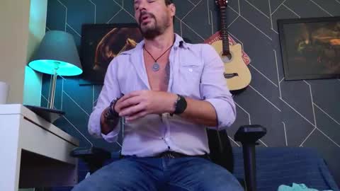 Snapshot of aaronbomer chatting on February 20, 6:37 am Aaron online show from February 20, 6:37 am