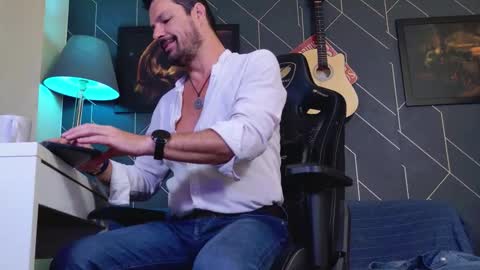 Snapshot of aaronbomer chatting on February 22, 2:04 pm Aaron online show from February 22, 2:04 pm