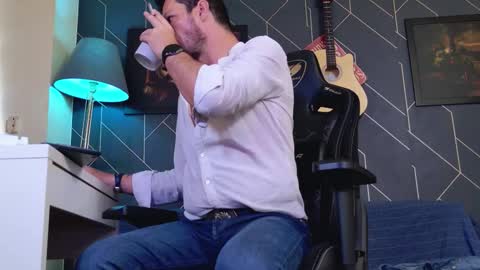 Snapshot of aaronbomer chatting on February 23, 9:06 am Aaron online show from February 23, 9:06 am