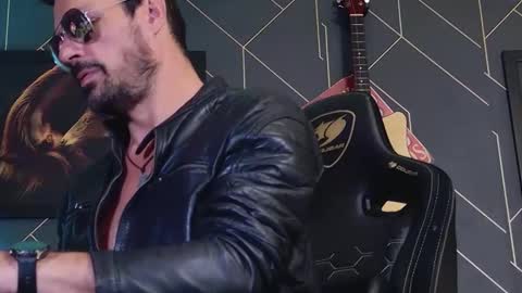 Snapshot of aaronbomer chatting on February 28, 7:20 am Aaron online show from February 28, 7:20 am