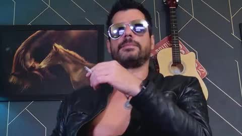 Snapshot of aaronbomer chatting on March 1, 7:32 am Aaron online show from March 1, 7:32 am