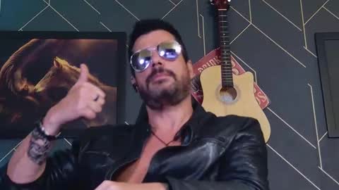 Snapshot of aaronbomer chatting on March 4, 1:22 am Aaron online show from March 4, 1:22 am