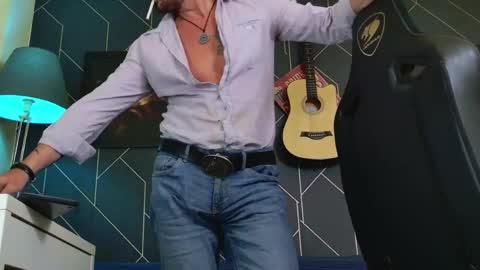 Snapshot of aaronbomer chatting on March 7, 2:58 pm Aaron online show from March 7, 2:58 pm