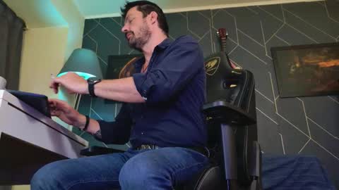 Snapshot of aaronbomer chatting on March 16, 9:41 pm Aaron online show from March 16, 9:41 pm