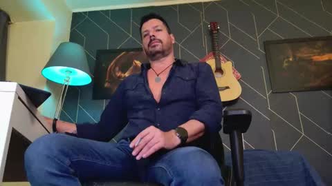 Snapshot of aaronbomer chatting on March 22, 9:18 pm Aaron online show from March 22, 9:18 pm