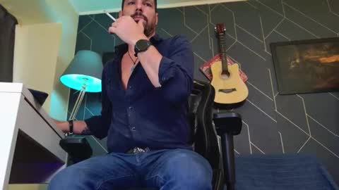 Snapshot of aaronbomer chatting on March 25, 3:29 pm Aaron online show from March 25, 3:29 pm