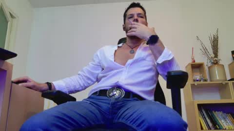 Snapshot of aaronbomer chatting on April 10, 2:39 am Aaron online show from April 10, 2:39 am