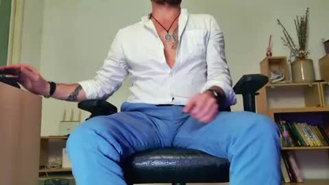 Snapshot of aaronbomer chatting on April 29, 6:36 pm Aaron online show from April 29, 6:36 pm