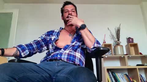 Snapshot of aaronbomer chatting on May 4, 7:04 am Aaron online show from May 4, 7:04 am