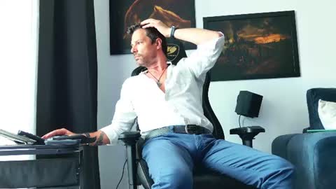 Snapshot of aaronbomer chatting on July 7, 6:47 am Aaron online show from July 7, 6:47 am
