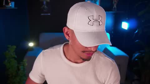 AARON  online show from November 16, 10:54 am