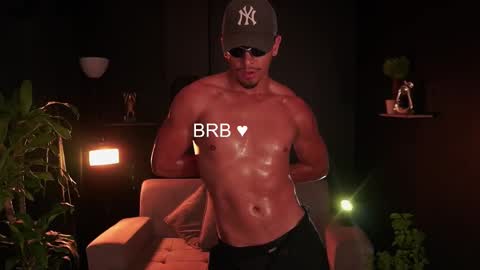 AARON  online show from November 18, 8:08 am