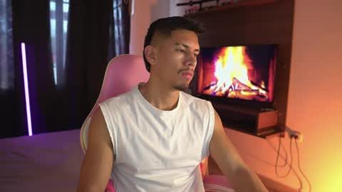 Snapshot of aaronfox_ chatting on May 5, 2:58 pm AARON online show from May 5, 2:58 pm