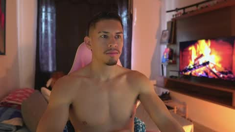 Snapshot of aaronfox_ chatting on May 11, 2:12 pm AARON online show from May 11, 2:12 pm