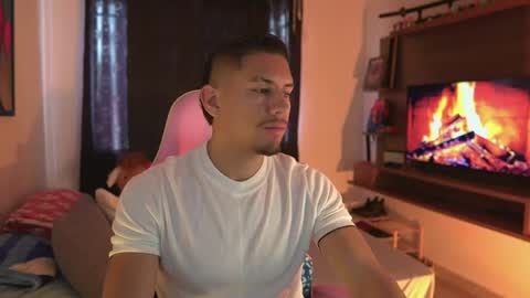 Snapshot of aaronfox_ chatting on May 11, 2:45 pm AARON online show from May 11, 2:45 pm