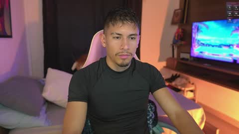 Snapshot of aaronfox_ chatting on May 13, 1:25 am AARON online show from May 13, 1:25 am