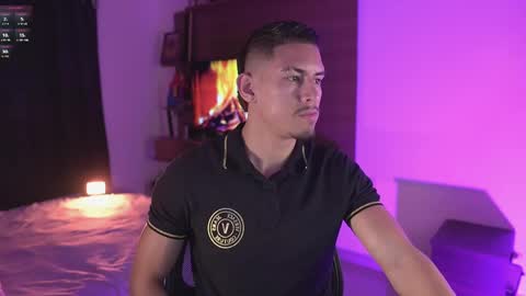 Snapshot of aaronfox_ chatting on May 17, 12:08 am AARON online show from May 17, 12:08 am