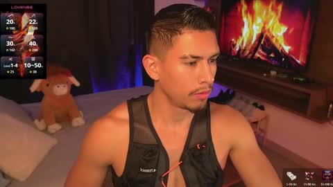 Snapshot of aaronfox_ chatting on May 28, 10:29 pm AARON online show from May 28, 10:29 pm