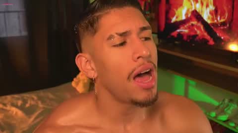 Snapshot of aaronfox_ chatting on June 13, 12:58 pm AARON online show from June 13, 12:58 pm